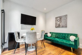 Unique Stylish Duplex 2BD 2BA Balcony